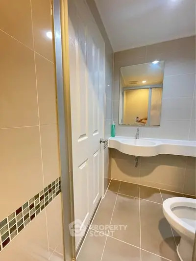 Modern bathroom with sleek design and elegant fixtures