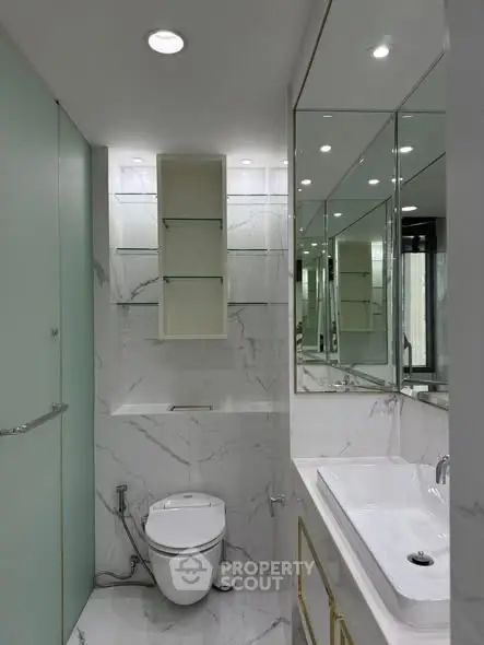Luxurious modern bathroom with marble finishes and elegant fixtures.