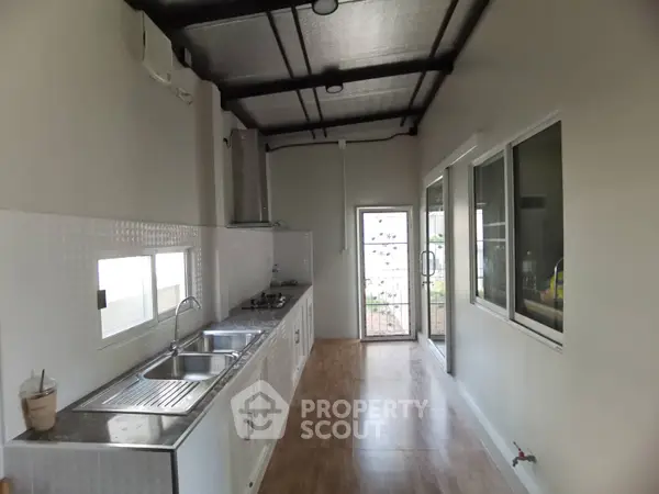 image_rental-8311352