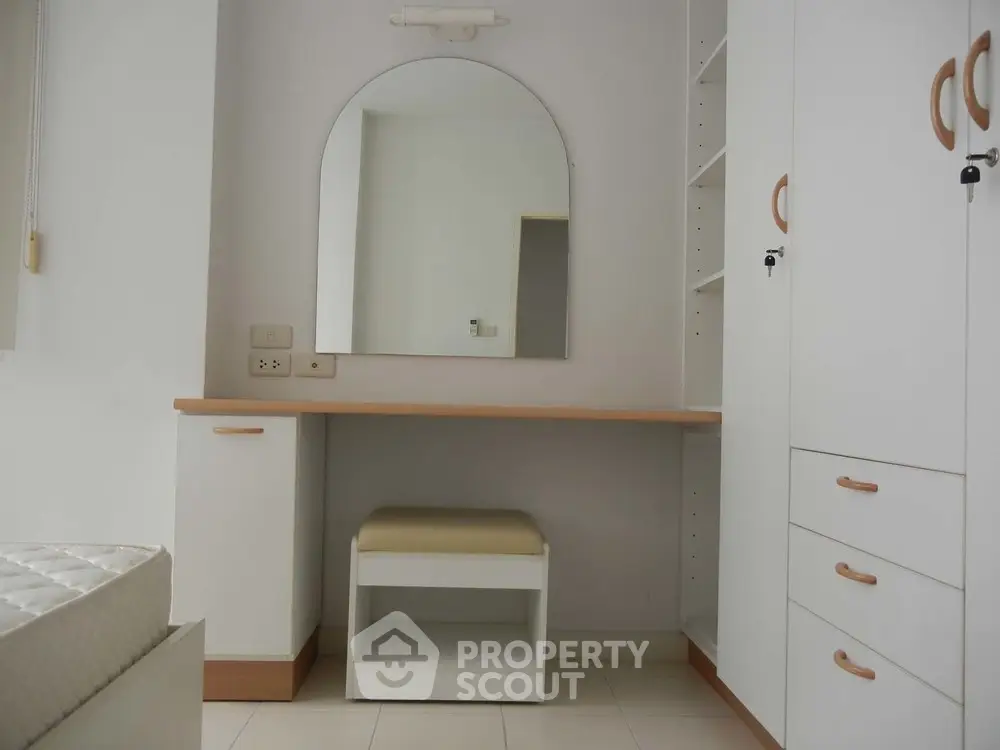  2 Bedrooms Condo -1