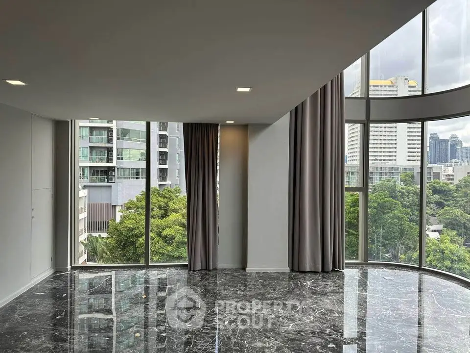 Spacious corner unit with floor-to-ceiling windows and stunning city view.