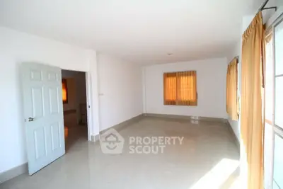 Spacious unfurnished room with large windows and natural light, ideal for customization.