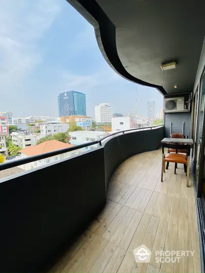 Fully Furnished 1 Bedroom Condo at Phasuk Place-4