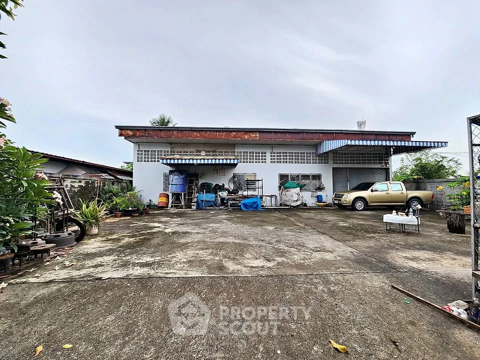 Spacious industrial-style property with ample parking and storage space.