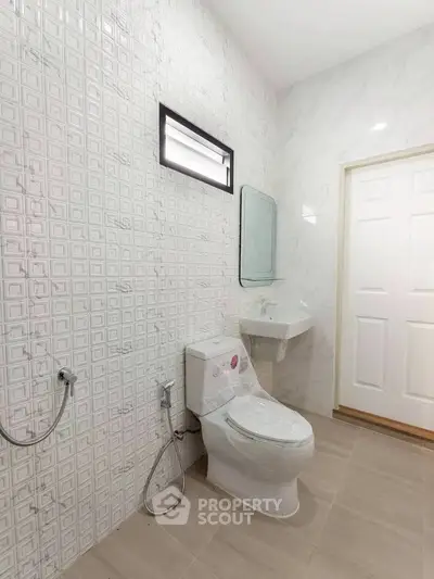 Modern bathroom with sleek fixtures and elegant tile design