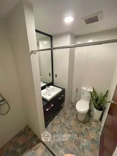 Modern bathroom with stylish tiles and sleek fixtures in a contemporary home.