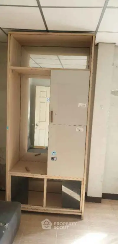 Spacious storage unit with mirror in modern interior setting