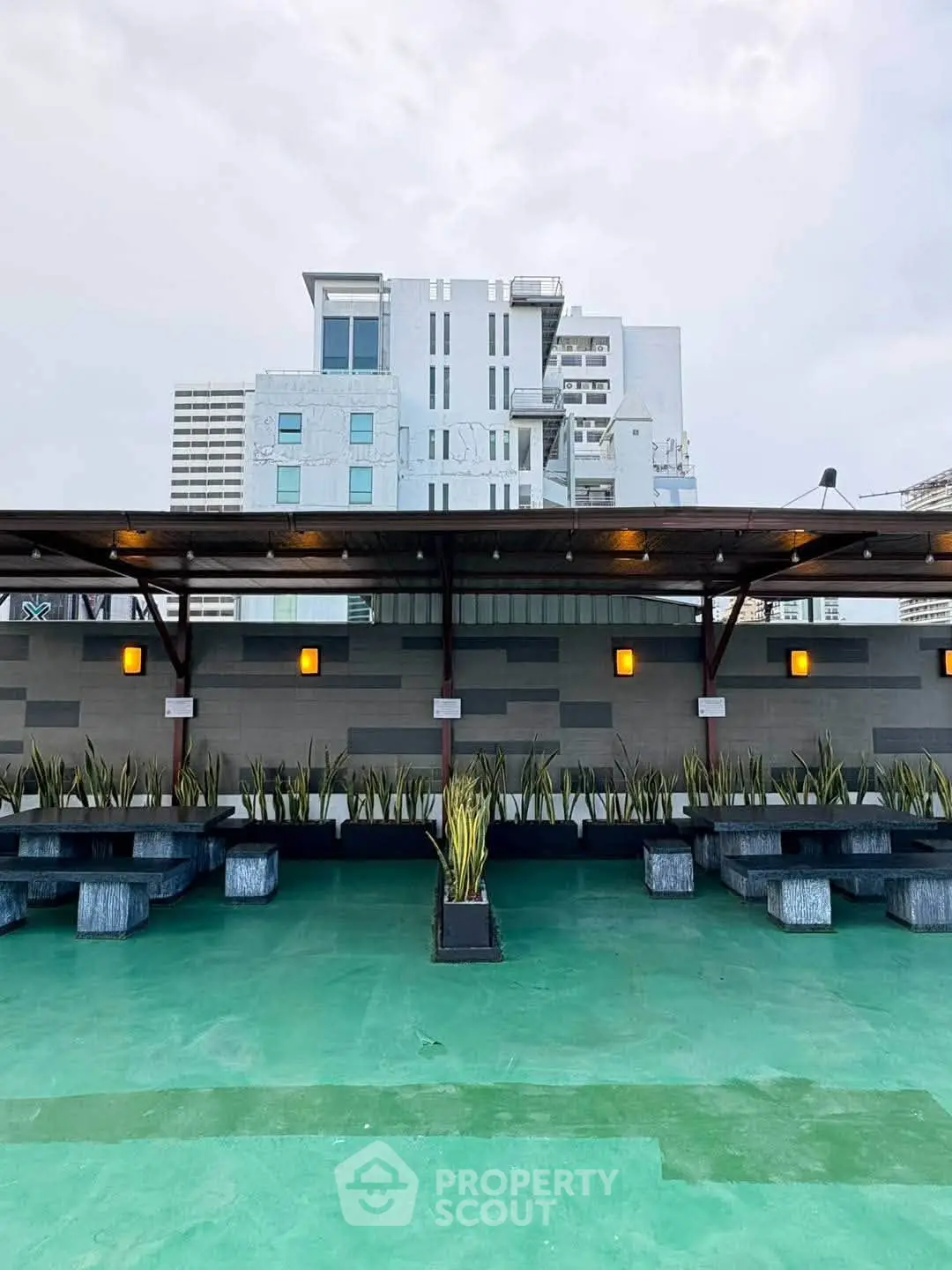 Modern rooftop area with seating and city views, perfect for relaxation and gatherings.