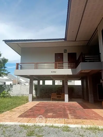 Spacious modern house with large driveway and balcony, perfect for family living.