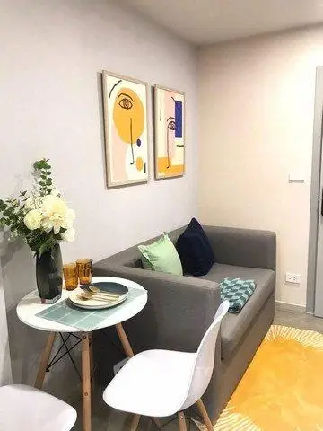Cozy living room with modern decor and stylish furniture, perfect for relaxation and entertaining.