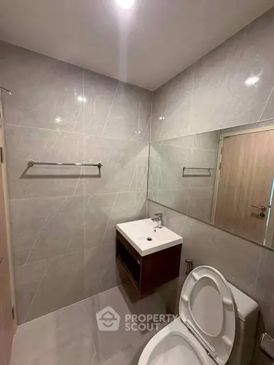 Modern bathroom with sleek tiles and contemporary fixtures