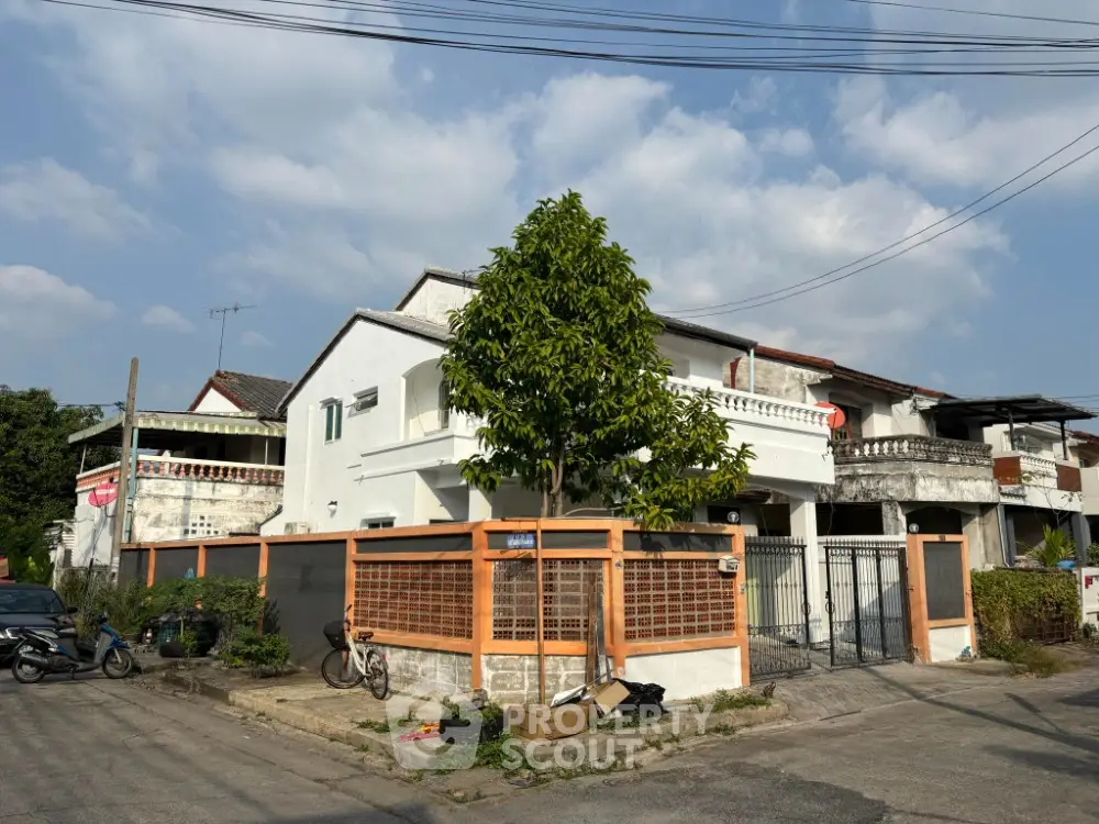 Charming corner unit house with spacious balcony and lush garden view