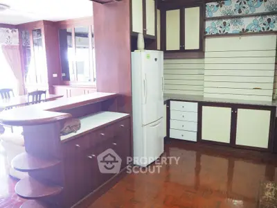  2 Bedrooms Condo -3