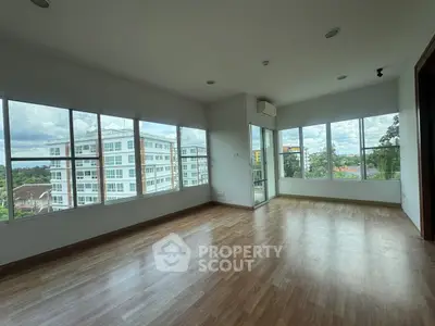 Spacious corner unit with large windows offering a stunning view, perfect for a bright and airy living space.