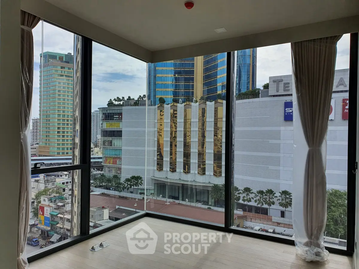 Spacious corner unit with floor-to-ceiling windows offering stunning city views.