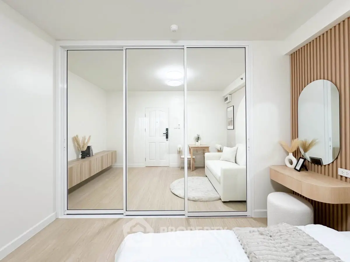 Modern bedroom with mirrored closet doors and stylish decor