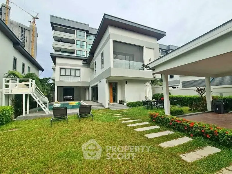 Luxurious modern villa with spacious garden and pool, perfect for family living and entertaining.