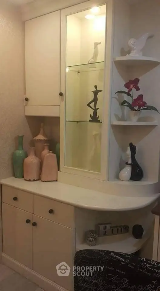  2 Bedrooms Condo -1