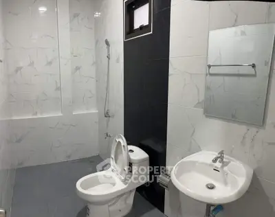 Modern bathroom with sleek design and elegant fixtures