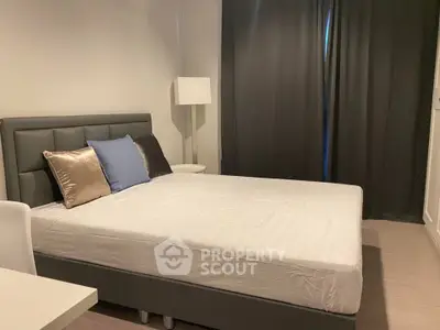 Modern bedroom with stylish decor and cozy ambiance, featuring a comfortable bed and elegant lighting.