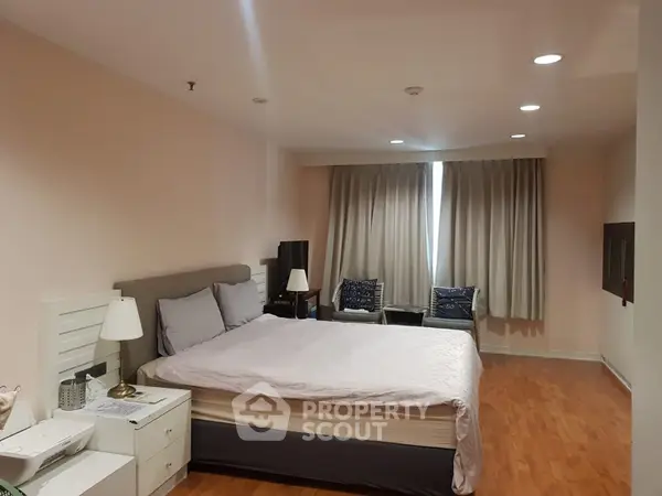 คอนโด 2-ห้องนอน ที่ คริสตัล การ์เด้น คอนโดมิเนียม ใกล้ BTS นานา