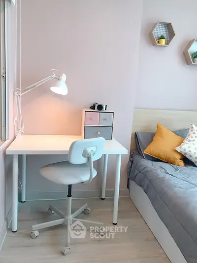  1 Bedroom Condo at Life Ratchada Suthisan-5