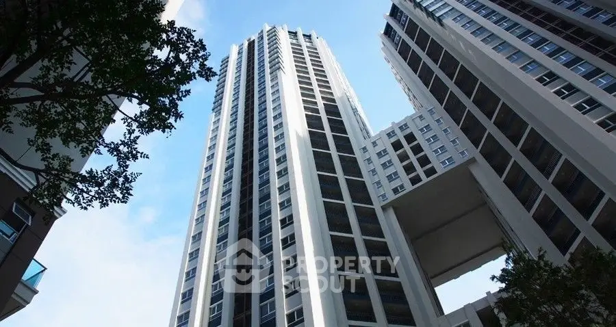 Stunning modern high-rise building with sleek architecture and skyward view.