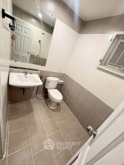 Modern bathroom with sleek tiles and contemporary fixtures
