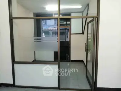 image_rental-27706925