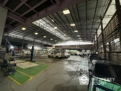 Spacious industrial warehouse with high ceilings and ample parking space