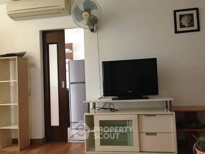 Fully Furnished 1 Bedroom Condo at Ivy Ratchada Livingroom