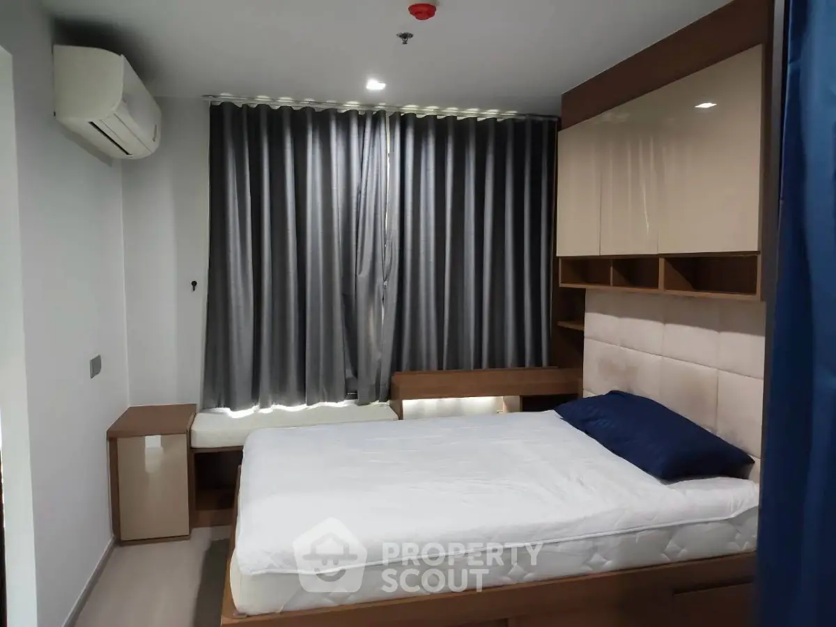 Modern bedroom with stylish furnishings and air conditioning in a contemporary apartment.