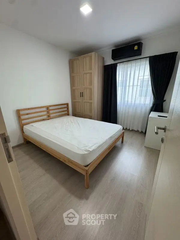 image_rental-30042165