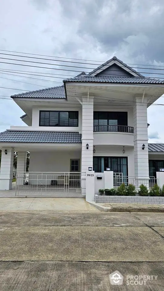 Modern two-story house with spacious driveway and elegant architectural design.