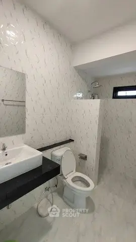 Modern bathroom with sleek design and elegant fixtures