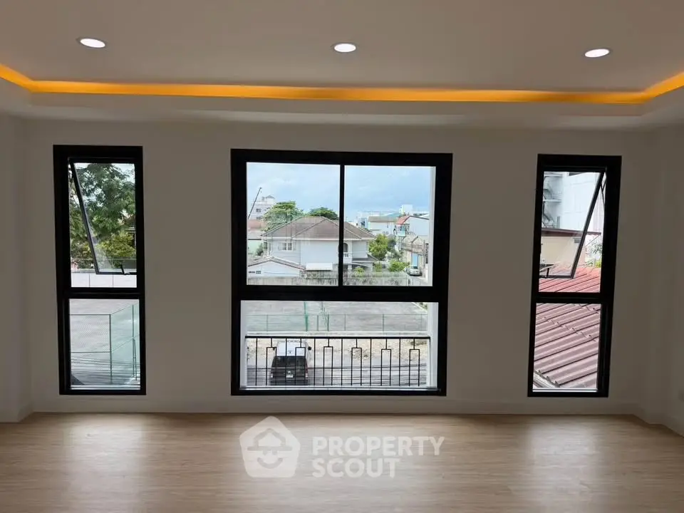 Spacious room with large windows offering a stunning view, perfect for natural light lovers.