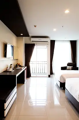 Fully Furnished 1 Bedroom Apartment at Crystal Suites Suvarnabhumi Airport-3