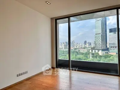 Spacious modern apartment with stunning city view and hardwood floors