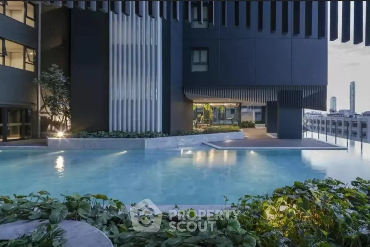 Luxurious modern building with stunning pool and city view