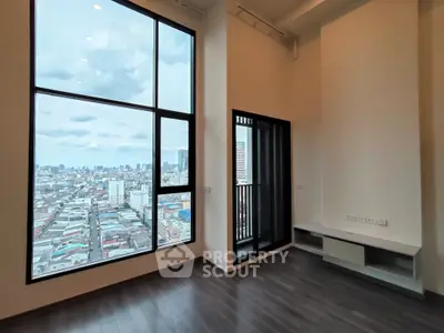 Spacious corner unit with stunning city view and floor-to-ceiling windows