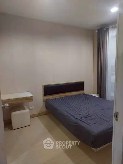 Cozy bedroom with modern furnishings and natural light, perfect for relaxation.