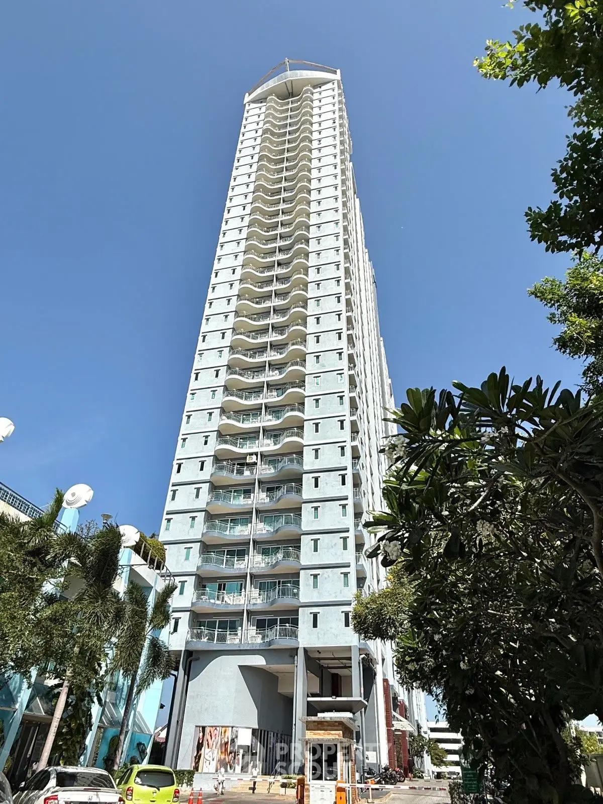Stunning high-rise building with modern architecture and lush surroundings.