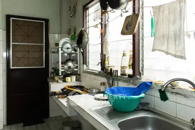 Cozy kitchen with natural light and essential appliances, perfect for home cooking enthusiasts.