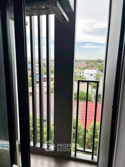 Charming balcony with a scenic view of the neighborhood, perfect for relaxation and enjoying the outdoors.