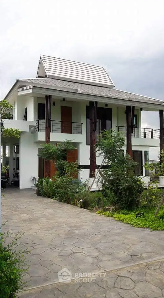 Stunning modern two-story house with lush garden and spacious driveway
