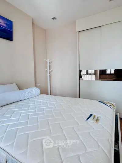 Cozy bedroom with a large bed and built-in wardrobe, perfect for relaxation and storage.
