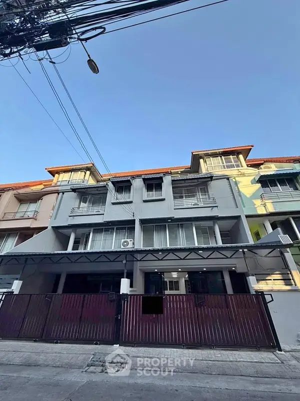 image_rental-30868171