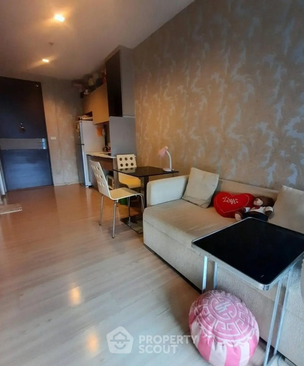 Cozy living room with modern decor and stylish furniture in a contemporary apartment.