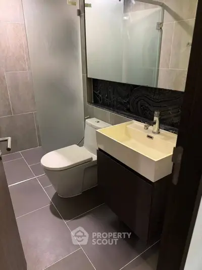 Modern bathroom with sleek fixtures and elegant tile design