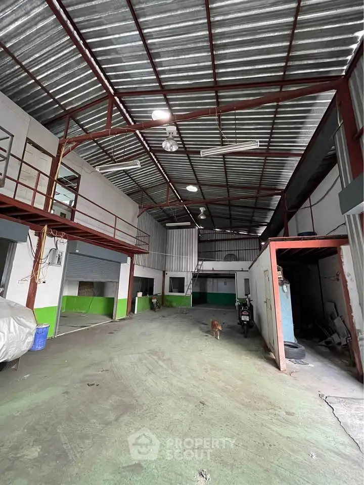 Spacious industrial warehouse with high ceilings and ample storage space